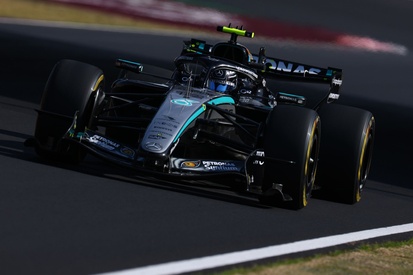 Andrea Kimi Antonelli em carro da Mercedes durante a classificação de F1 no Japão