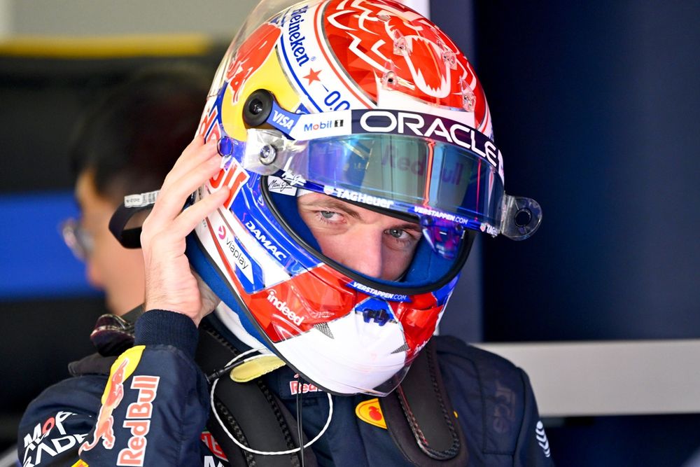 Max Verstappen no cockpit da Red Bull Racing durante o GP da China