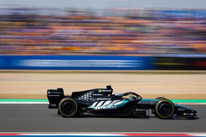 George Russell em seu carro Mercedes-AMG Petronas F1 Team