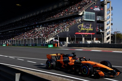 Oscar Piastri, piloto da McLaren, durante uma sessão de treinos da F1
