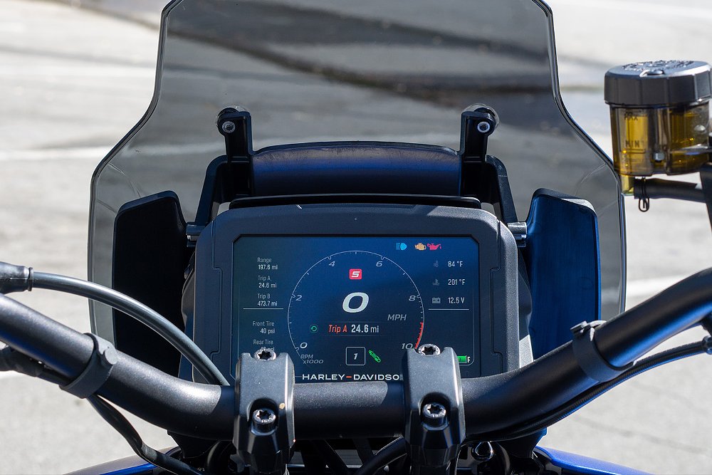 Painel digital da Harley-Davidson Pan America ST 2026