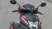 Honda Elite 125 2027 na cor Roxo Fosco em movimento