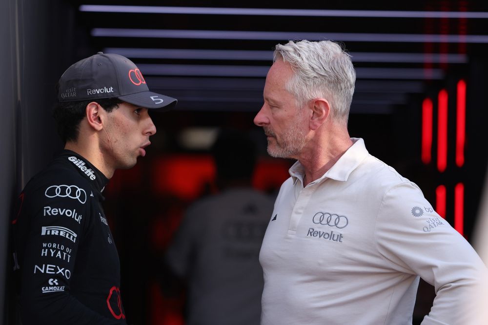 Gabriel Bortoleto com uniforme da Audi F1 em evento
