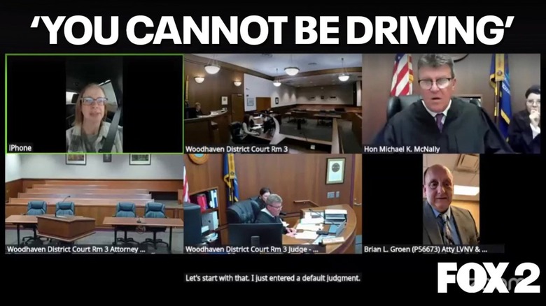Kimberly Carroll em audiência judicial via Zoom, sendo questionada pelo juiz