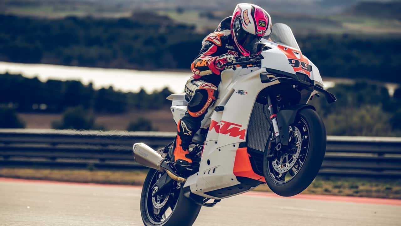 KTM 990 RC R Track em pista