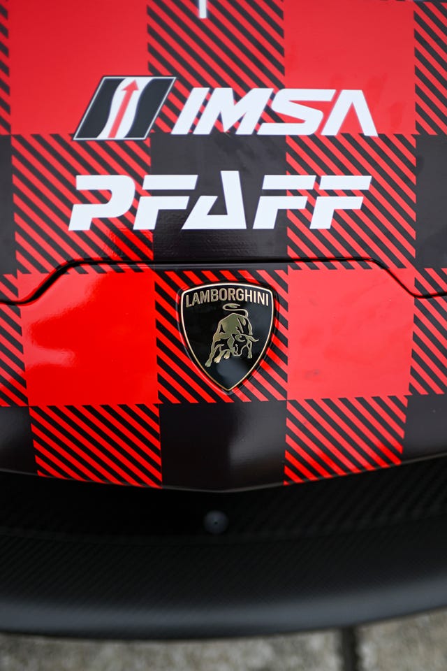 Interior do Lamborghini Temerario GT3 com o novo volante e painel digital