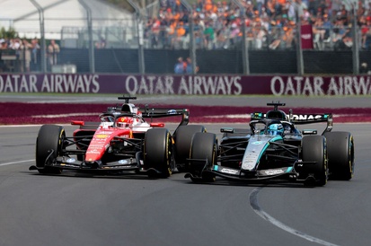 Charles Leclerc e George Russell em disputa na pista durante o GP da Austrália