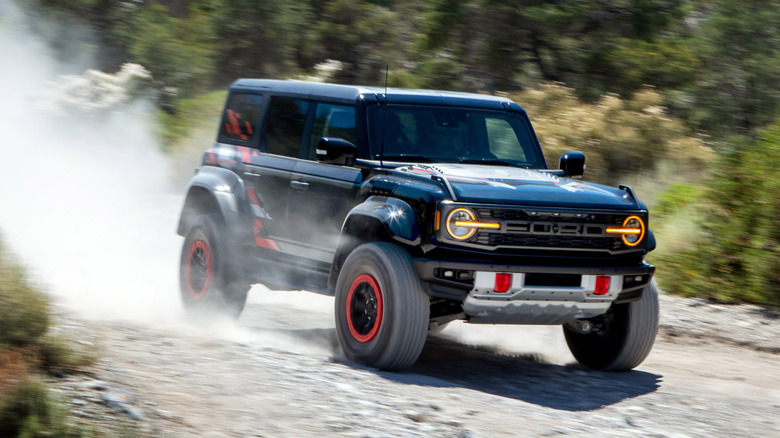 Renderização de um SUV Lincoln de luxo off-road