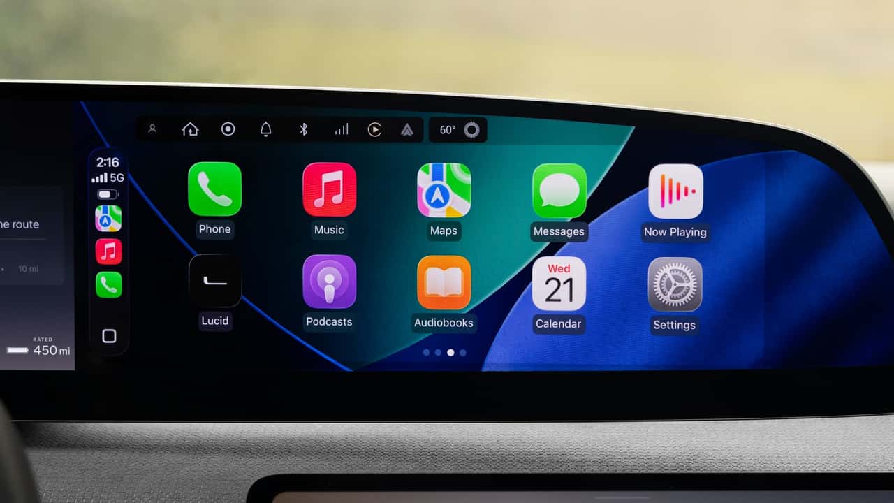 Interior do Lucid Gravity com Apple CarPlay na tela Clearview Cockpit