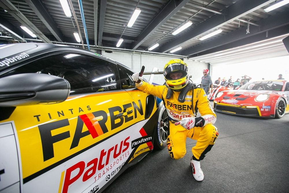 Carros de corrida Porsche Cup em Interlagos