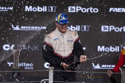 Jeff Giassi comemorando vitória na Porsche Carrera Cup