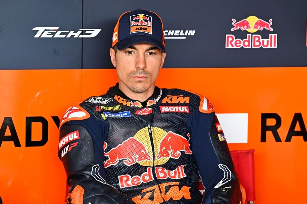 Maverick Viñales pilotando sua Red Bull KTM na pista de MotoGP