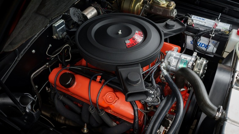 Gráfico comparativo de potência e torque entre Mopar 440 e 440 Magnum