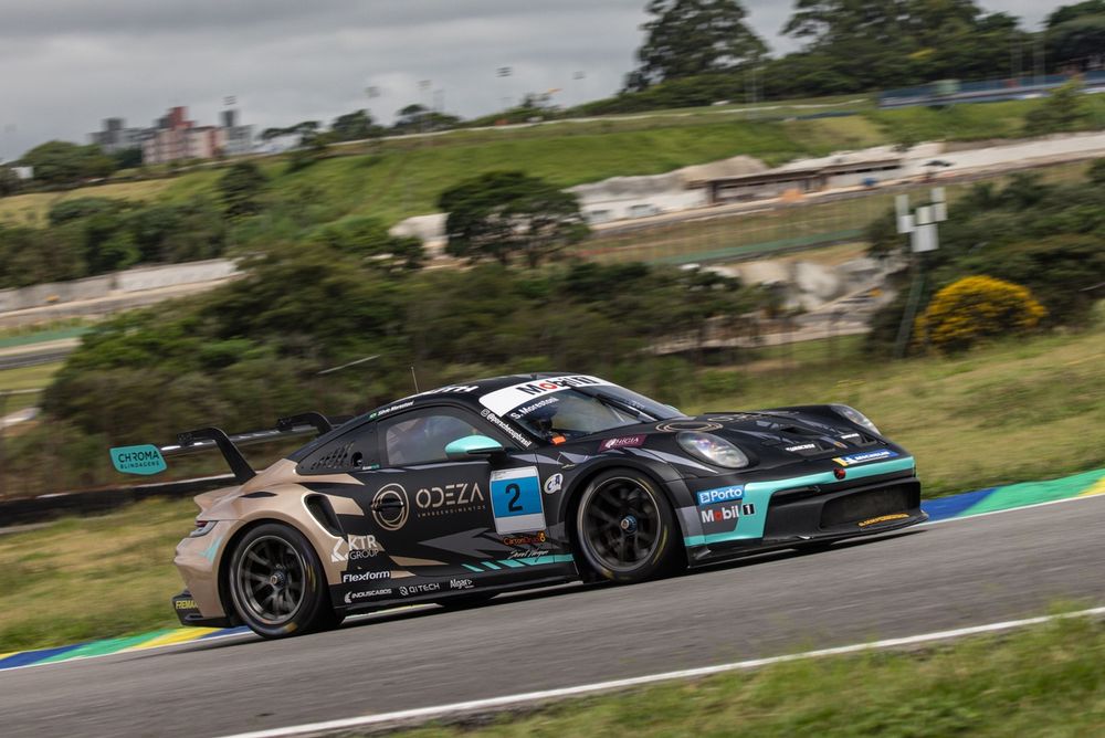 Silvio Morestoni no cockpit do Porsche Cup