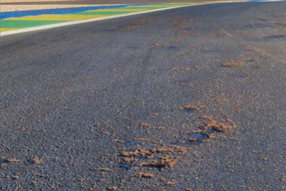 Asfalto da pista do Autódromo Ayrton Senna em Goiânia