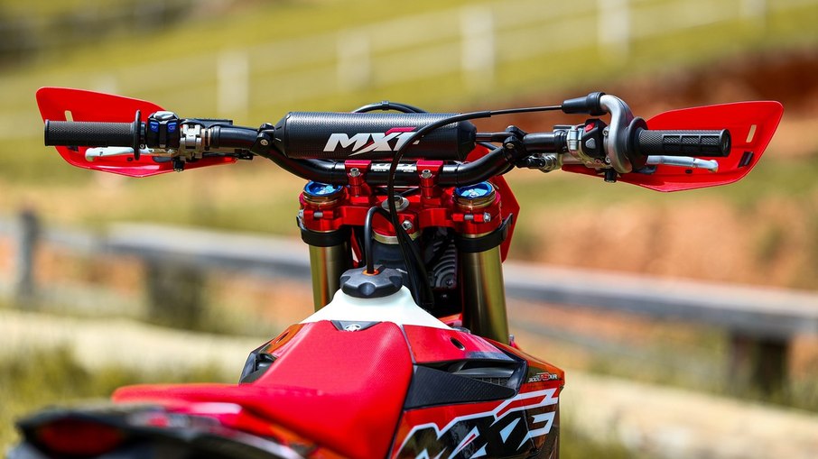 MXF 300 TSX-R em detalhe frontal