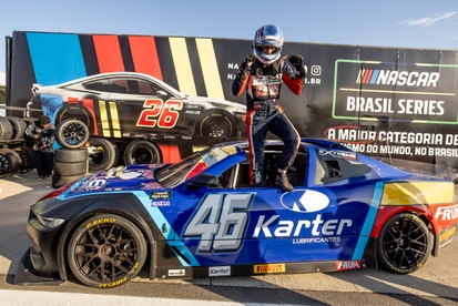 Vitor Genz, piloto brasileiro em corrida de stock car