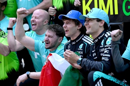 George Russell em ação com a Mercedes, exemplificando o ambiente da F1