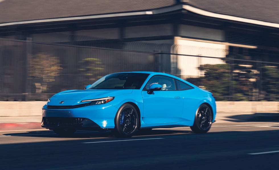 Traseira do Honda Prelude 2026, com destaque para a linha do teto e lanternas