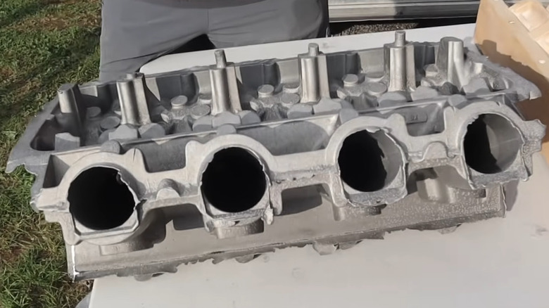 Motor Ford Calliope V8 exibido em museu