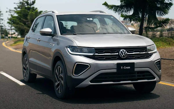 Volkswagen T-Cross na cor cinza, visto de frente