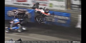 Cena de acidente em corrida de sprint car