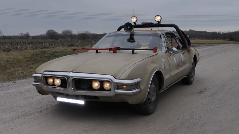 Oldsmobile Toronado 1968 modificado em projeto de perseguição de tempestades