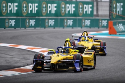 Lucas Di Grassi pilotando um carro de Fórmula E