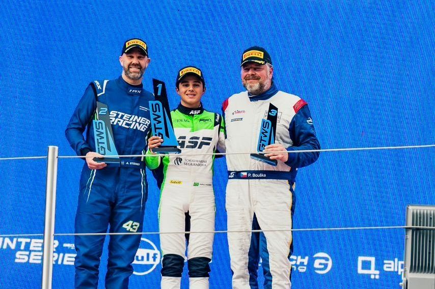 Pipo Massa pilotando o Porsche 992 da equipe AF Motorsport