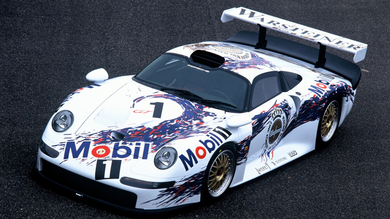 Porsche 911 GT1 acelerando em Sebring