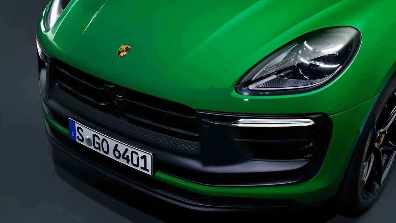 Porsche Macan GTS 2021 em estrada sinuosa