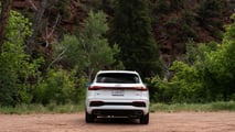 Audi Q5 2025 estacionado, vista frontal