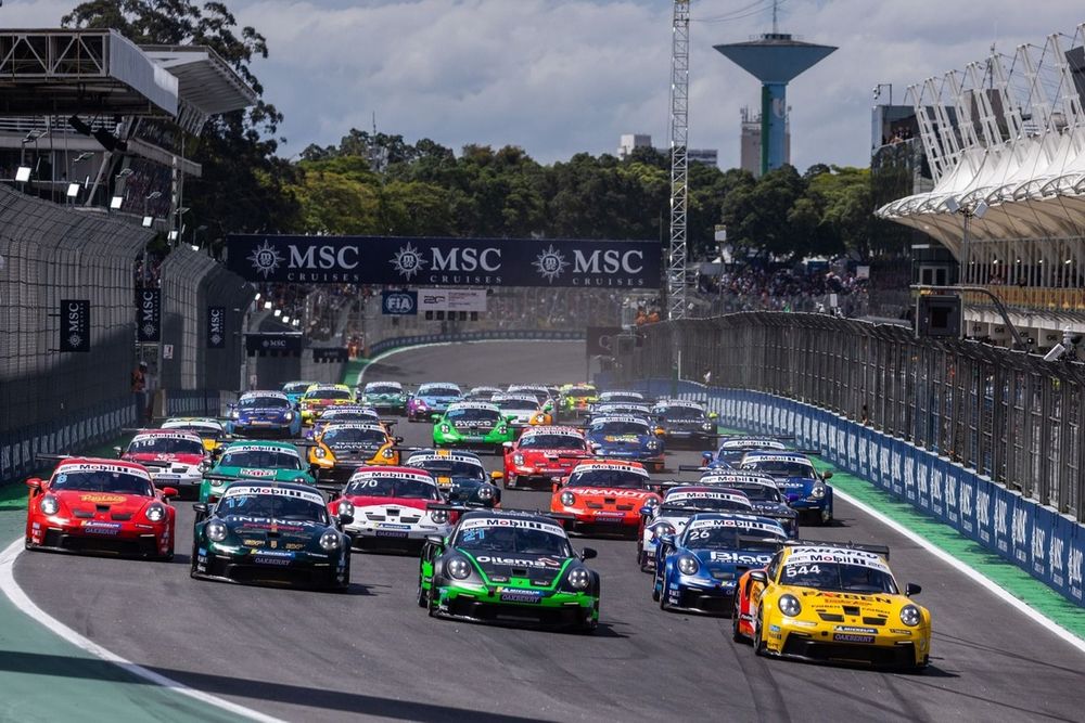 Porsche 911 Cup em Interlagos durante etapa da Porsche Cup Brasil