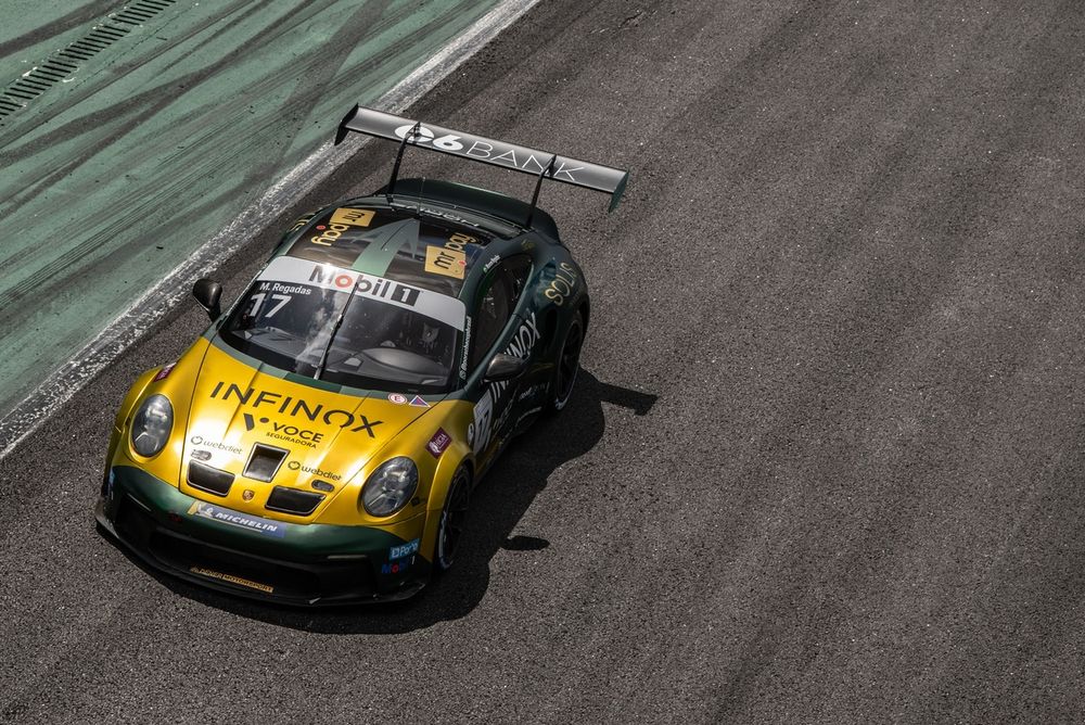 Marcos Regadas no carro #17 da Porsche Cup no Velocitta