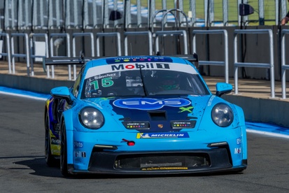 Leo Sanchez pilotando na Porsche Cup