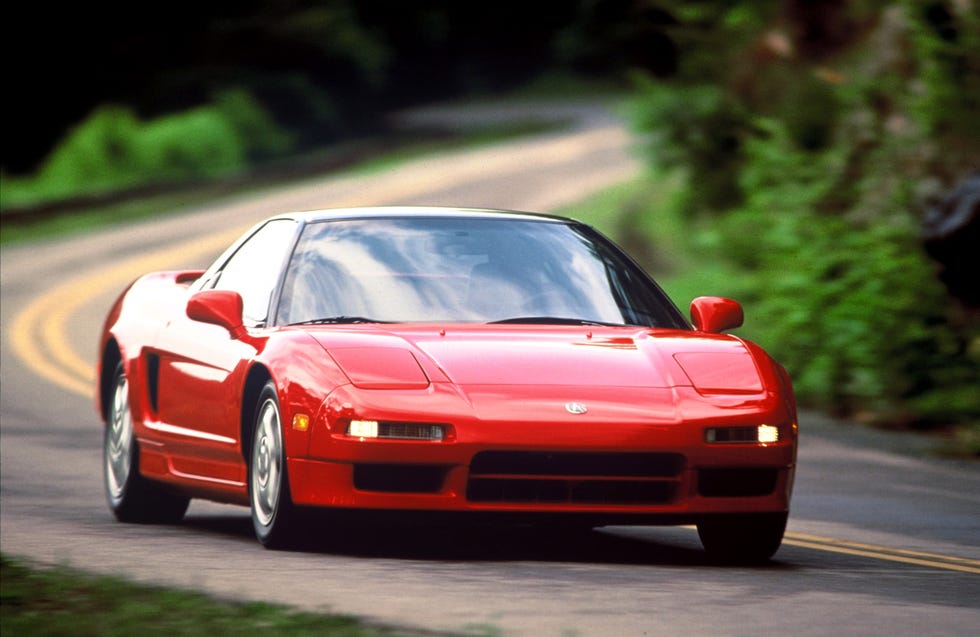 Vista frontal do Acura NSX clássico estacionado