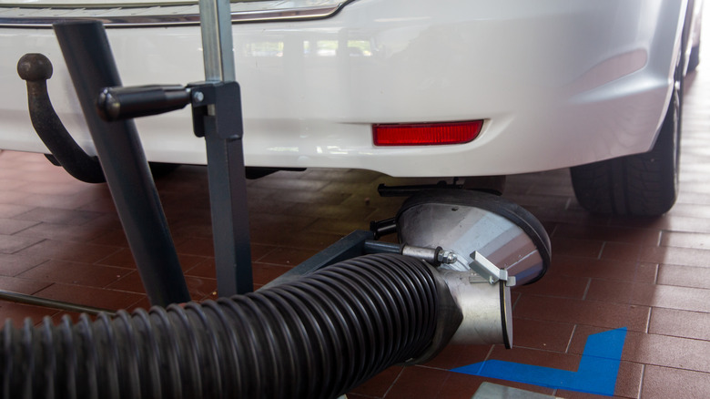 Fluxo de vapores de combustível do tanque para o motor via válvula de purga