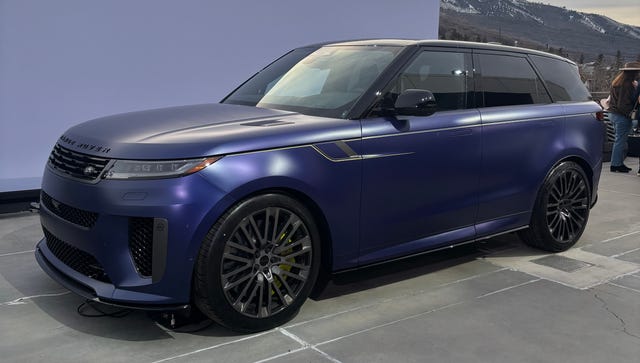 Land Rover Range Rover Sport SV Winter Dusk Bespoke Edition em paisagem alpina