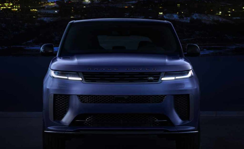 Detalhe da roda e pinça de freio do Range Rover Sport SV Winter Dusk