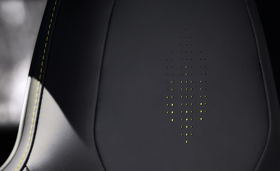 Detalhe da roda e interior do Range Rover Sport SV Winter Dusk