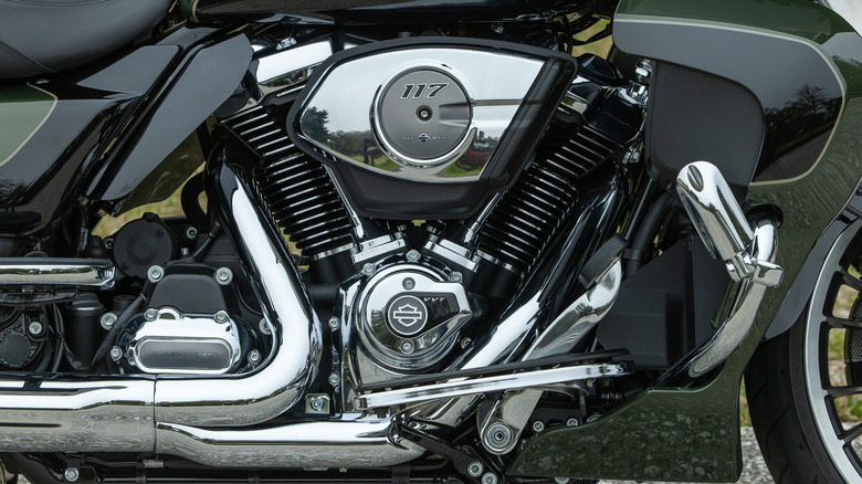 Detalhe do motor Milwaukee-Eight 117 VVT da Harley-Davidson Road Glide Limited 2026