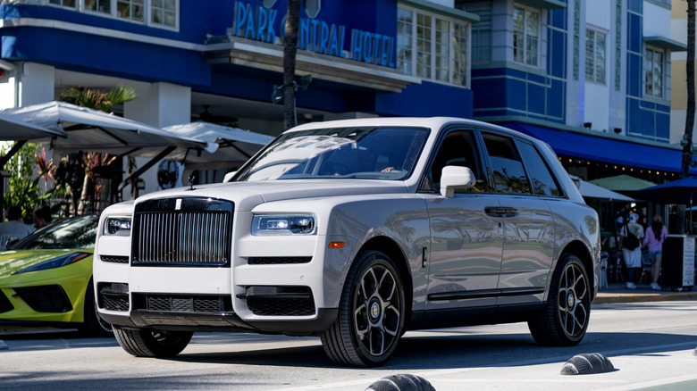 Rolls-Royce Cullinan 2026 interior do banco traseiro
