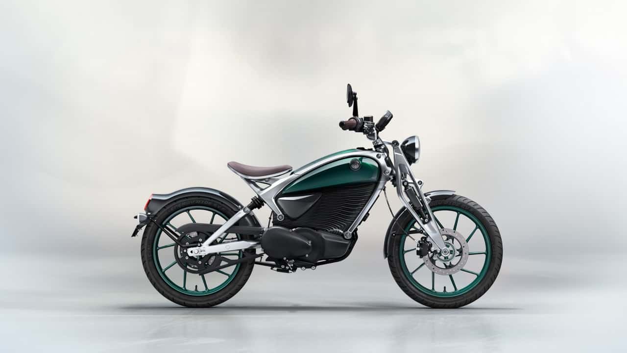 Lateral direita da Royal Enfield Flying Flea C6 em testes, revelando seu design moderno
