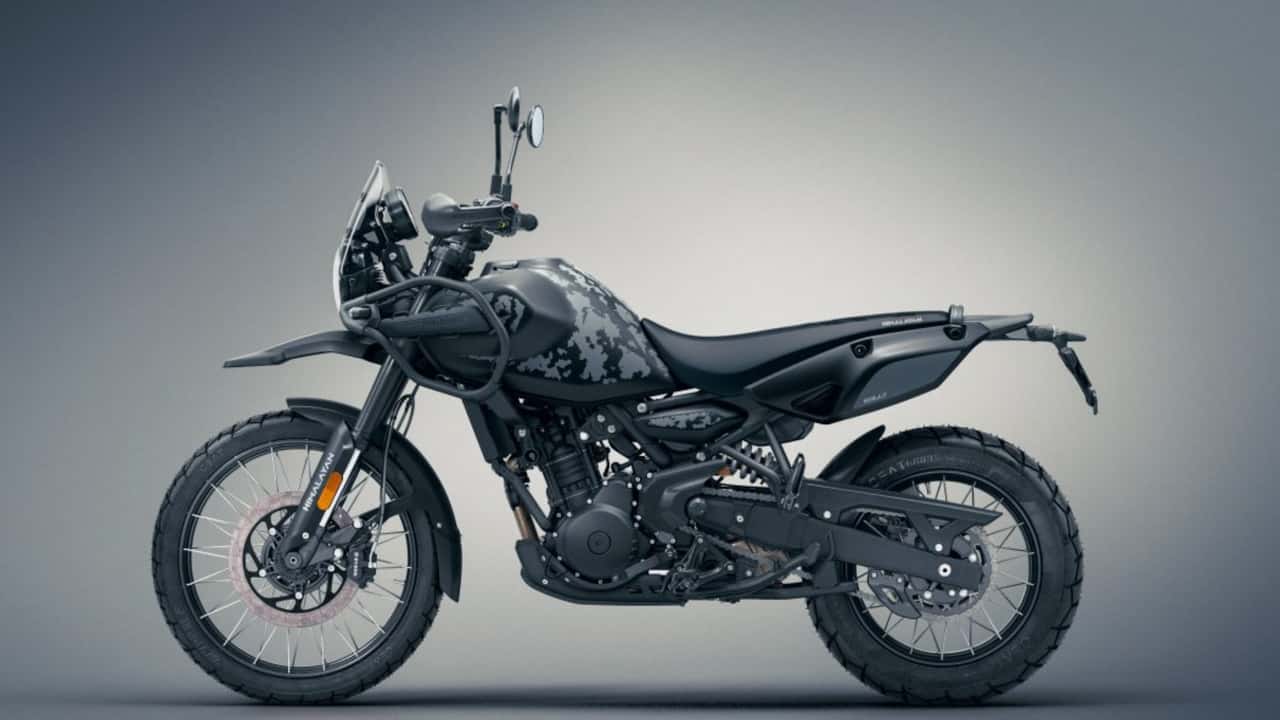 Royal Enfield Himalayan Mana Black Edition em trilha off-road
