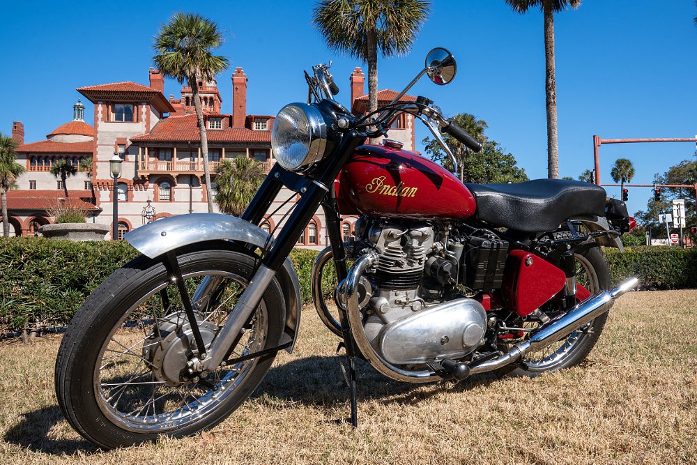 Motocicleta Royal Enfield rebatizada como Indian