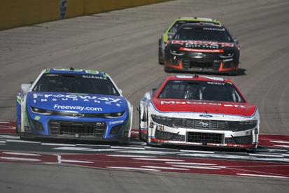 Josh Berry, piloto da NASCAR, em ação