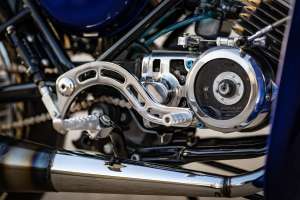 Cockpit da Simson S50 Cafe Racer com guidões clip-on Fehling e velocímetro Motogadget