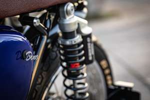 Detalhe do motor 85cc da Simson S50 Cafe Racer com coletor de admissão impresso em 3D