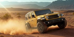 Picape Ram, possivelmente um modelo de médio porte, em ambiente off-road.