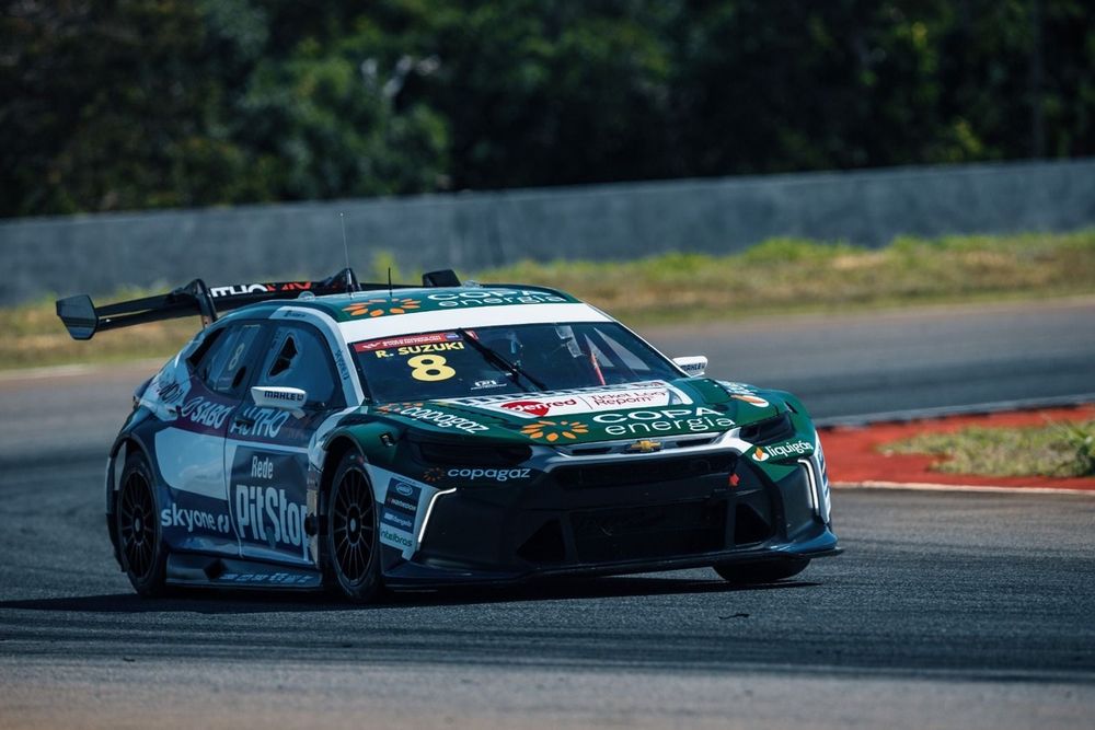 Rafael Suzuki em ação na Stock Car